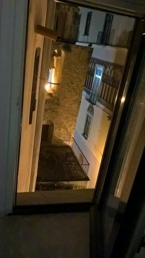 ホテル Vicolo Dei Sartori サレルノ エクステリア 写真